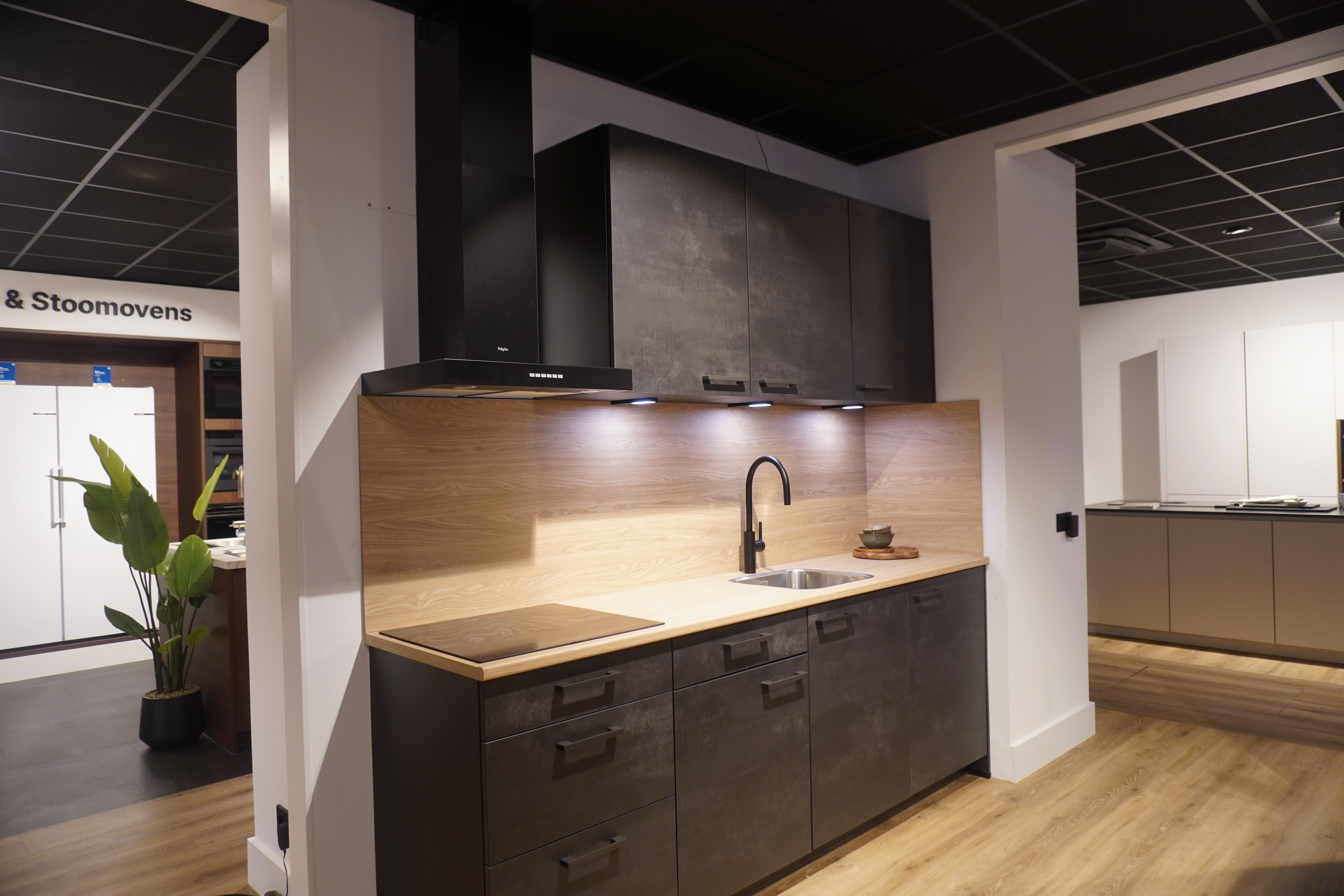 Moderne projectkeuken zwart beton sub afbeelding