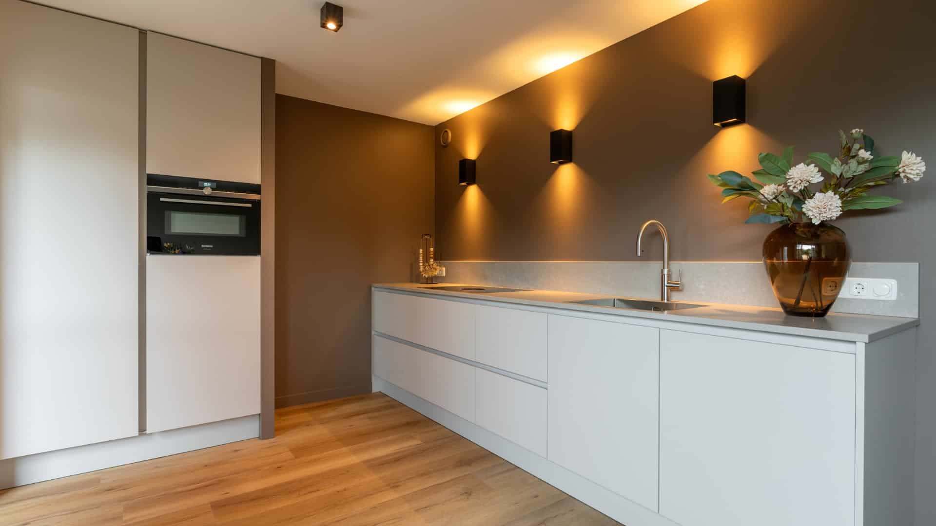Betonlook met wit voor licht en minimalistisch
