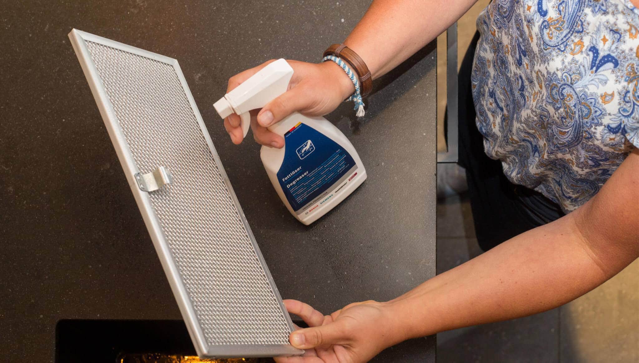 Afzuigkap schoonmaken met dasty
